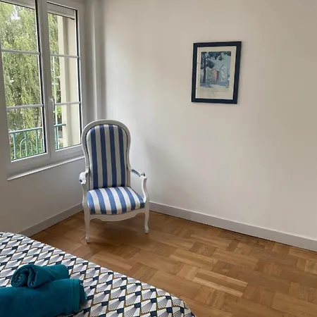 Superbe F2 Refait A Neuf Plein Centre