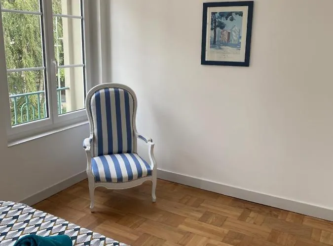 Superbe F2 Refait A Neuf Plein Centre